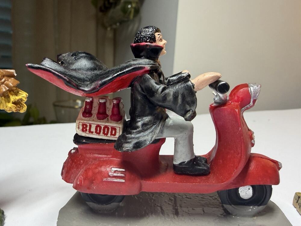 Lemax Spooky Town Vampire Blood Run 62425 Dracula Scooter AS IS Missing Hand